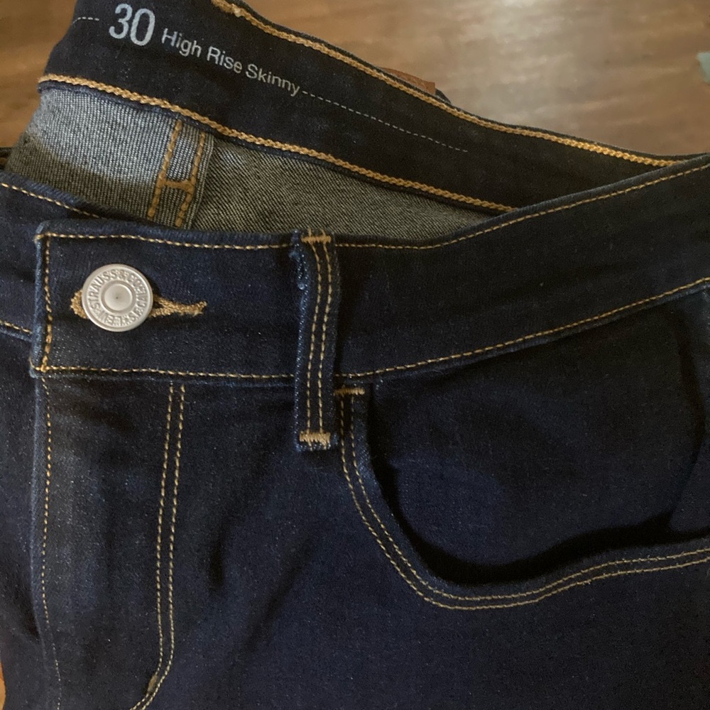 Levi skinny high waist jeans - NEVER WORN.